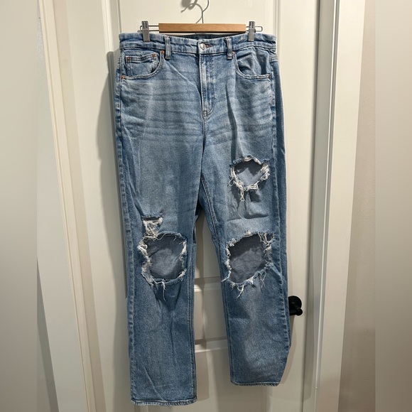 American Eagle Stretch Ripped Curvy 90’s Straight Jean -Size 14 LONG - Picture 3 of 5